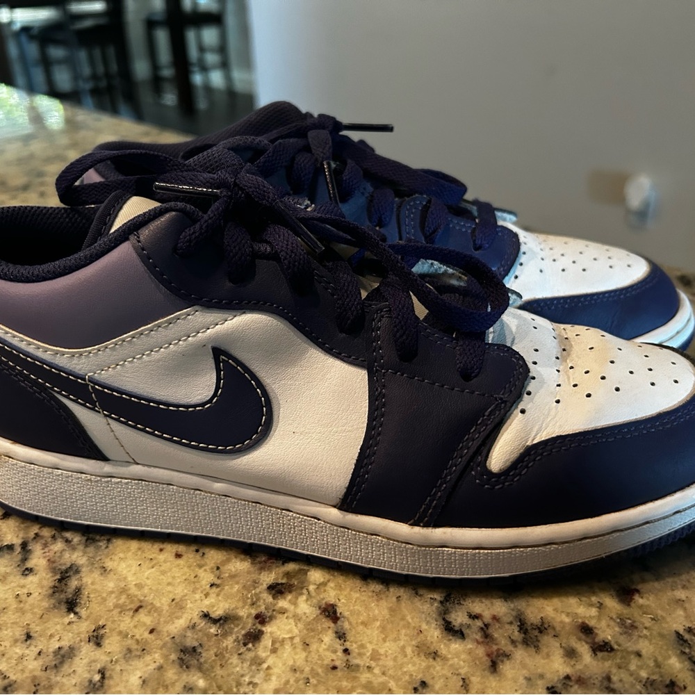 Nike women’s ' Purple and White Jordan